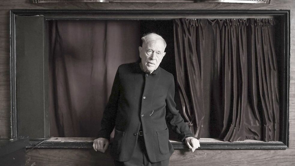 Der Theaterregisseur und Intendant Claus Peymann ist gestorben. (Archivbild) Foto: Jens Kalaene/dpa