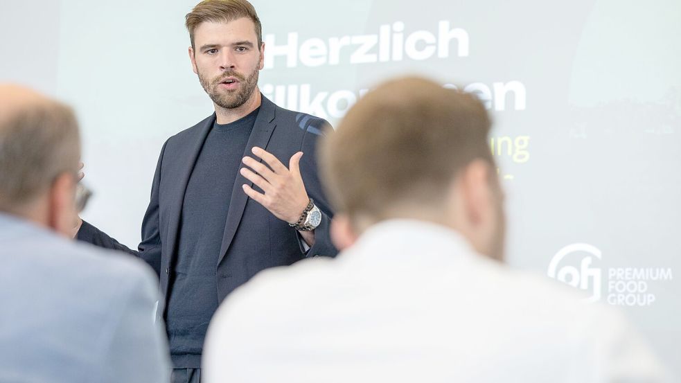 Maximilian Tönnies ist seit 2018 Gesellschafter der Tönnies-Unternehmensgruppe - zusammen mit Vater Clemens und Cousin Robert. (Archivbild) Foto: Guido Kirchner/dpa
