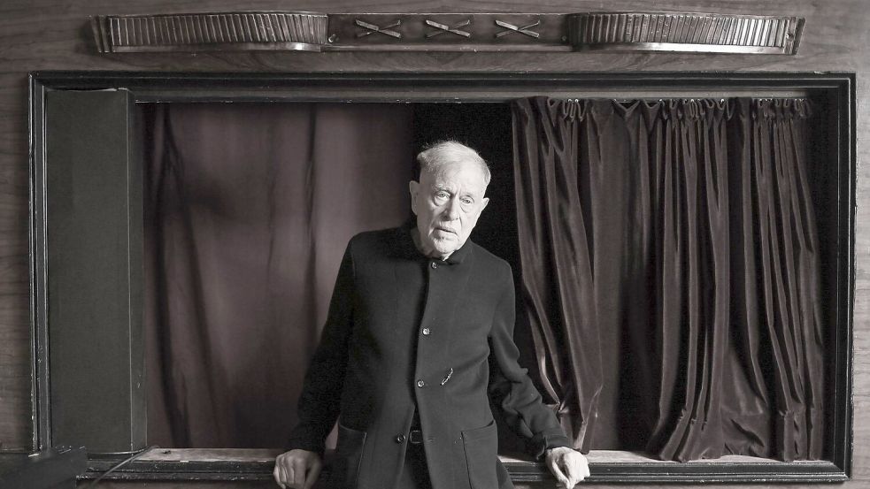 Claus Peymann ist im Alter von 88 Jahren gestorben. (Archivbild von 2022) Foto: Jens Kalaene/dpa