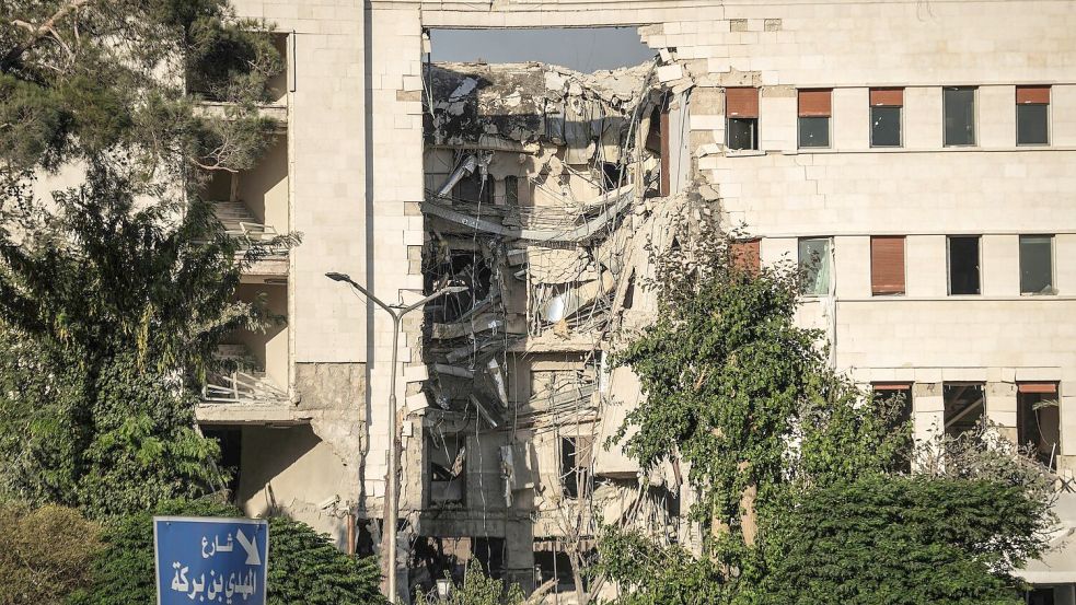 Laut Aktivisten ziehen syrische Regierungstruppen im Süden ab. Foto: Moawia Atrash/dpa