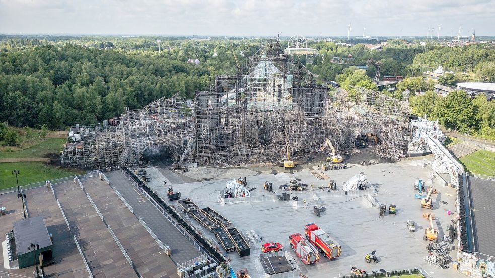 Die Hauptbühne soll jetzt abgerissen werden. Foto: Stringer/Belga/dpa