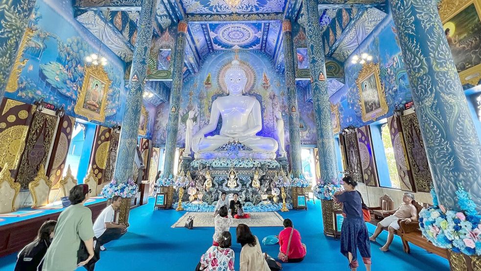 Die meisten Thais sind tiefgläubig und spenden viel Geld an Tempel. (Archivbild) Foto: Carola Frentzen/dpa