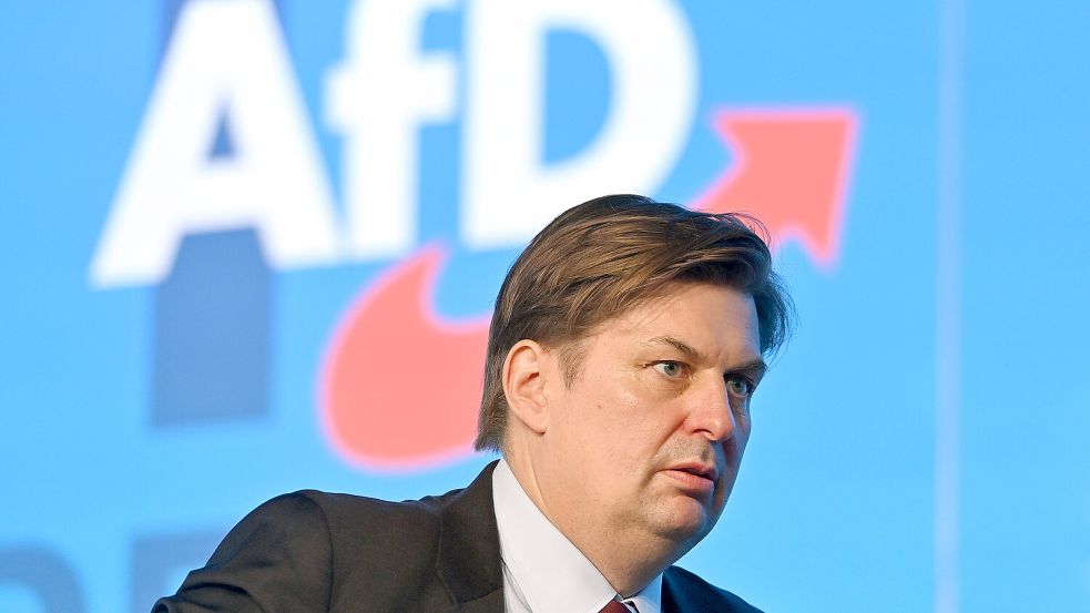 AfD-Politiker Maximilian Krah will den Begriff „Remigration“ abmildern. Dafür bekommt er Gegenwind. Foto: IMAGO / Sven Simon