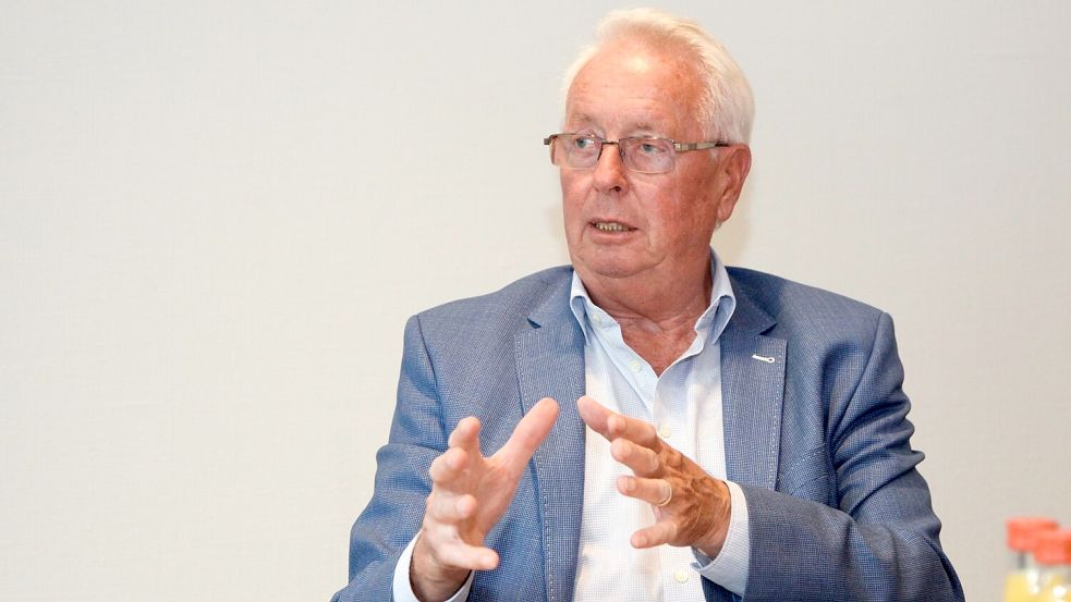 Hilko Gerdes, stellvertretender Landrat im Landkreis Aurich, sieht die Bahnpläne für Aurich-Abelitz kritisch. Foto: Romuald Banik
