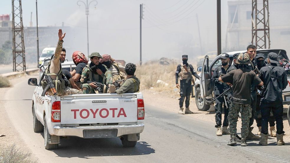 Nach Angaben aus Damaskus sollen Regierungstruppen die lokalen Konfliktparteien auseinanderhalten. (Archivfoto) Foto: Ghaith Alsayed/AP/dpa