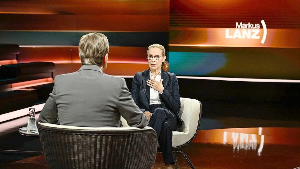 Muss man sich auch erstmal trauen: die Juristin Brosius-Gersdorf sitzt bei Markus Lanz, nachdem das ganze Land über sie diskutiert hat. Foto: Markus Hertrich/ZDF/dpa