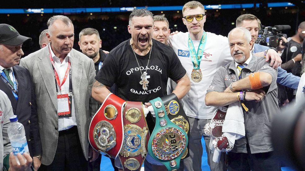 Oleksandr Usyk hält jetzt die Titel der Verbände WBA, WBO, WBC und IFB. Foto: Bradley Collyer/PA Wire/dpa