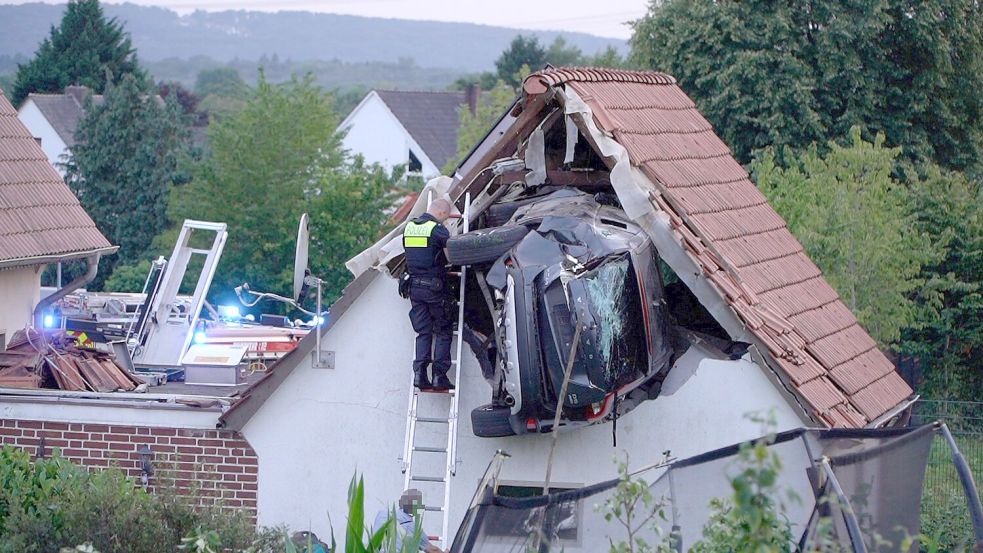 Mehrere Menschen sind verletzt worden. Foto: Torben Kipp/Nordwestmedia-TV/dpa