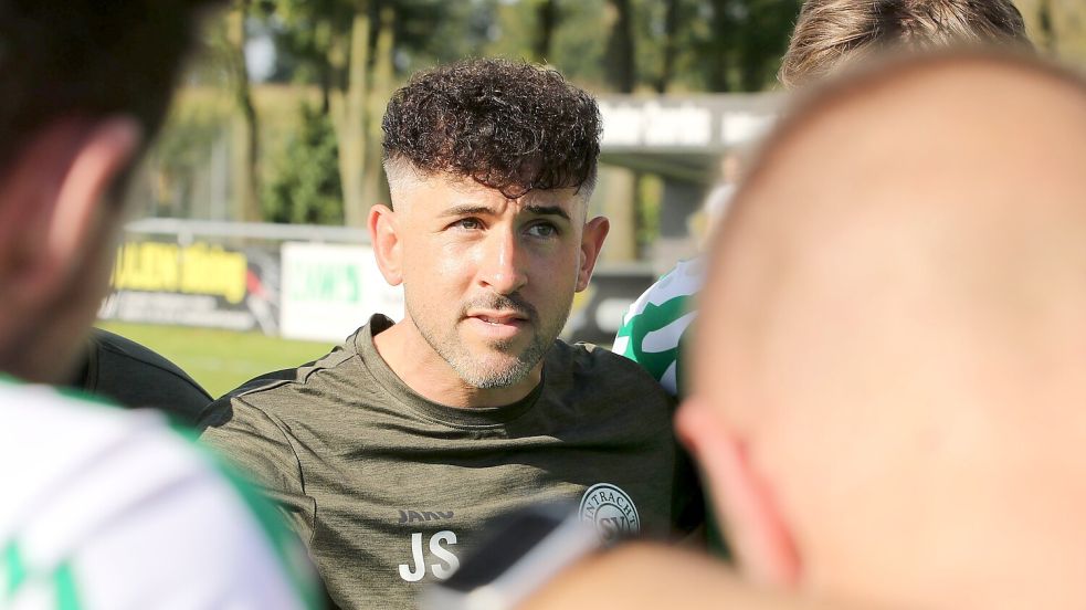 Eintracht-Trainer Jannik Swieter will mit seiner Mannschaft eine gute Rolle in der Ostfrieslandliga spielen. Der Aufsteiger geht mit Selbstvertrauen in die Saison.Fotos: Wilfried Gronewold