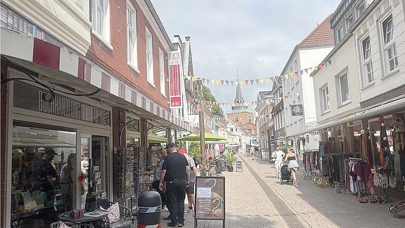 Am Anfang der Burgstraße gibt es einen von zwei Buchhandlungen in der Innenstadt. Foto: Jasmin Oltmanns