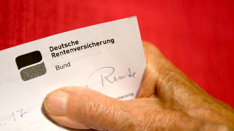 Im Mittel bekommt eine Rentnerin im Osten 1.218 Euro, 357 Euro mehr als im Westen. (Symbolbild) Foto: Felix Kästle/dpa