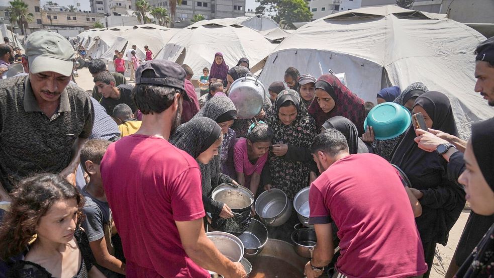 Berichten von UN-Organisationen zufolge hungern mittlerweile so gut wie alle Bewohner des Küstenstreifens. Foto: Jehad Alshrafi/AP/dpa