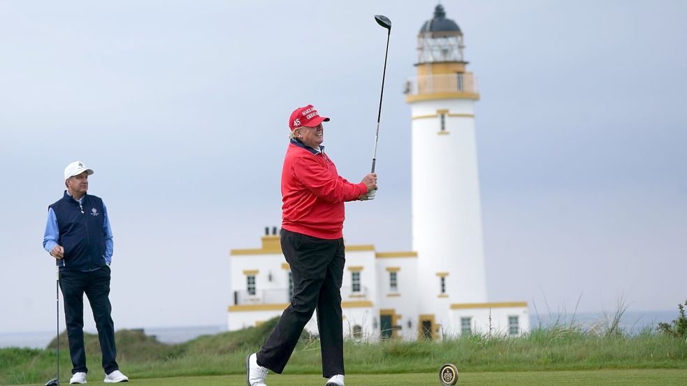 Donald Trump besitzt in Großbritannien zwei Golfanlagen. (Archivbild) Foto: Andrew Milligan/PA Wire/dpa