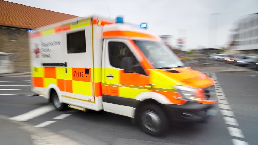 Der Junge wurde schwer verletzt in ein Krankenhaus gebracht, starb dort aber am nächsten Tag. (Symbolbild) Foto: Nicolas Armer/dpa