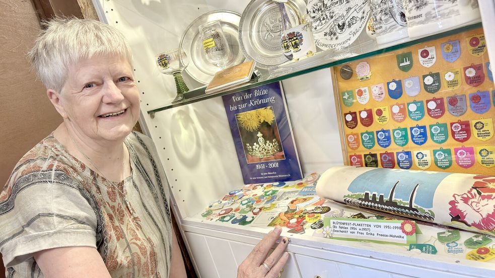 Die stellvertretende Vorsitzende Arianne Schoon ist stolz auf die Sammlungen im Torf- und Siedlungsmuseum. Foto: Klaus Ortgies