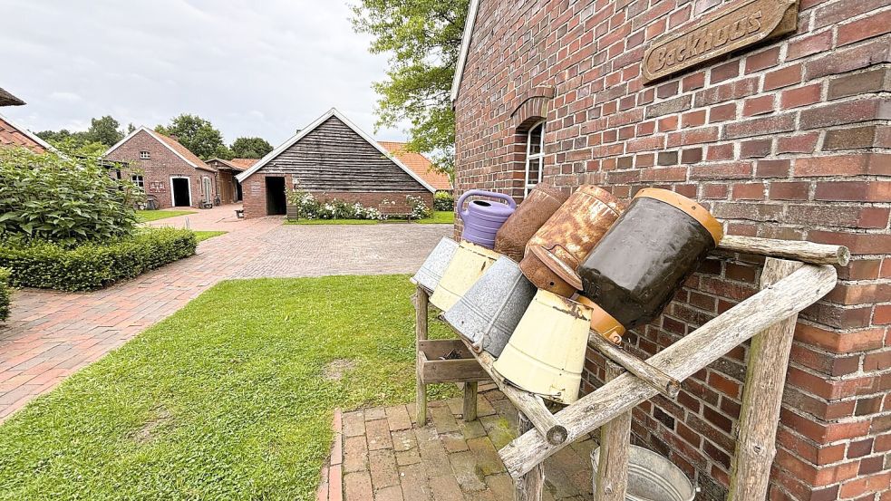 Fast schon ein echter Dorfkern ist bereits im Torf- und Siedlungsmuseum entstanden. Foto: Nicole Böning