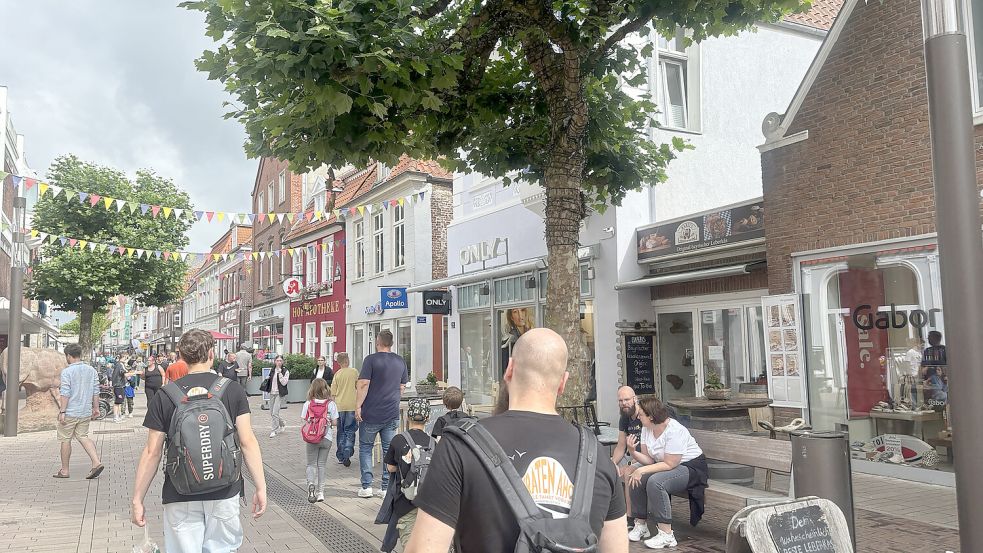 Schuhe, Kleidung, Apotheke – in der Auricher Innenstadt liegt vieles dicht beieinander. Foto: Jasmin Oltmanns