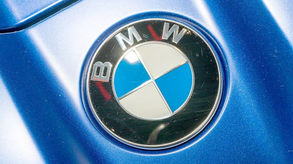 260 neue BMWs warten auf ihre Besitzer. Der Hersteller will sie nicht verkaufen, ein Stiftung setzt sich jetzt für die Autos ein. Foto: dpa/ Peter Kneffel