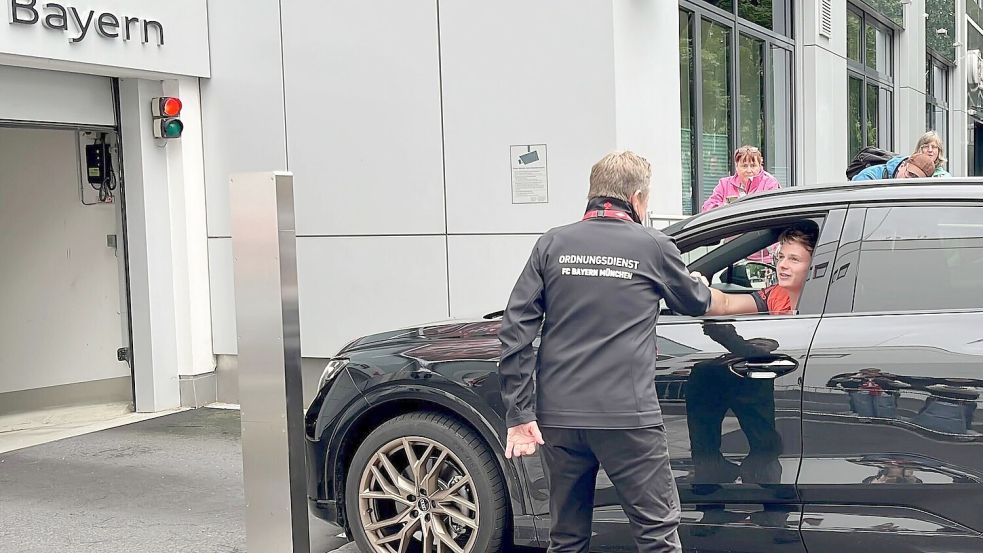 Für Torhüter Jonas Urbig und die Kollegen ist der Urlaub zu Ende. Foto: Christian Kunz/dpa