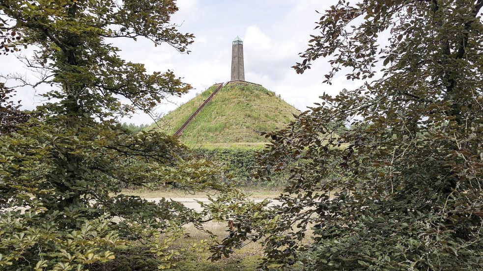 Zu dem Wolfsangriff auf einen Jungen in den Niederlanden kam es in der Nähe eines bekannten Wahrzeichens, der Pyramide von Austerlitz. Foto: Ramon Van Flymen/ANP/dpa