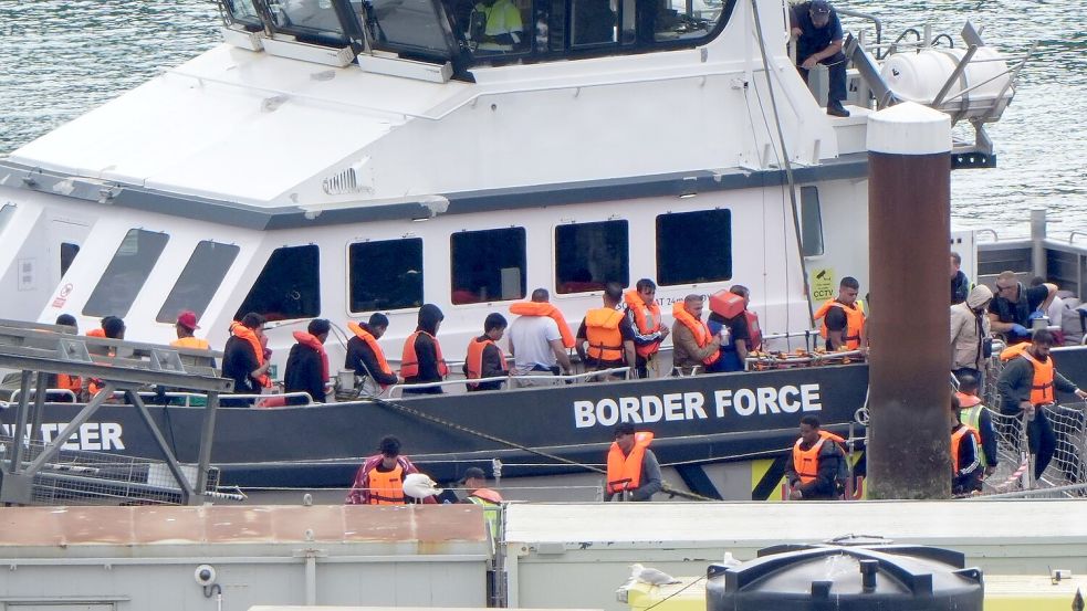 Die Bekämpfung der Migration über den Ärmelkanal ist in Großbritannien seit Jahren ein viel diskutiertes Thema. (Archivbild) Foto: Gareth Fuller/PA Wire/dpa