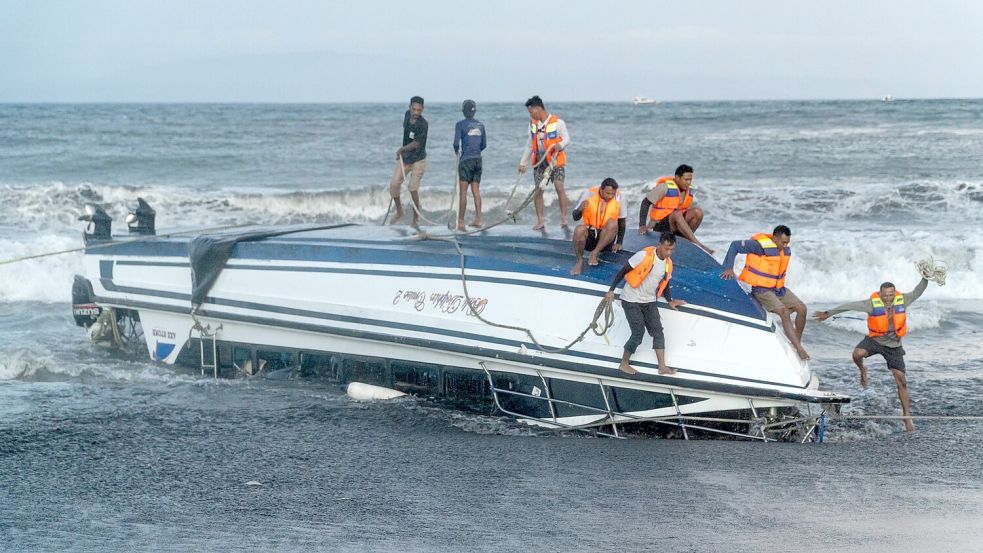 In Indonesien kommt es häufig zu tödlichen Bootsunglücken. Foto: Dicky Bisinglasi/XinHua/dpa