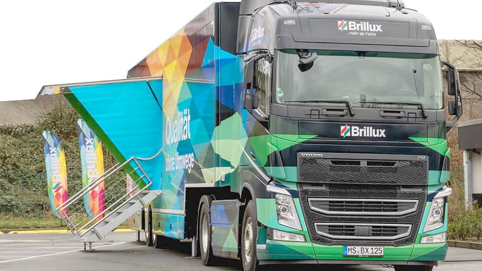 Der Showtruck von Brillux ist eine Attraktion des Tages der offenen Tür.