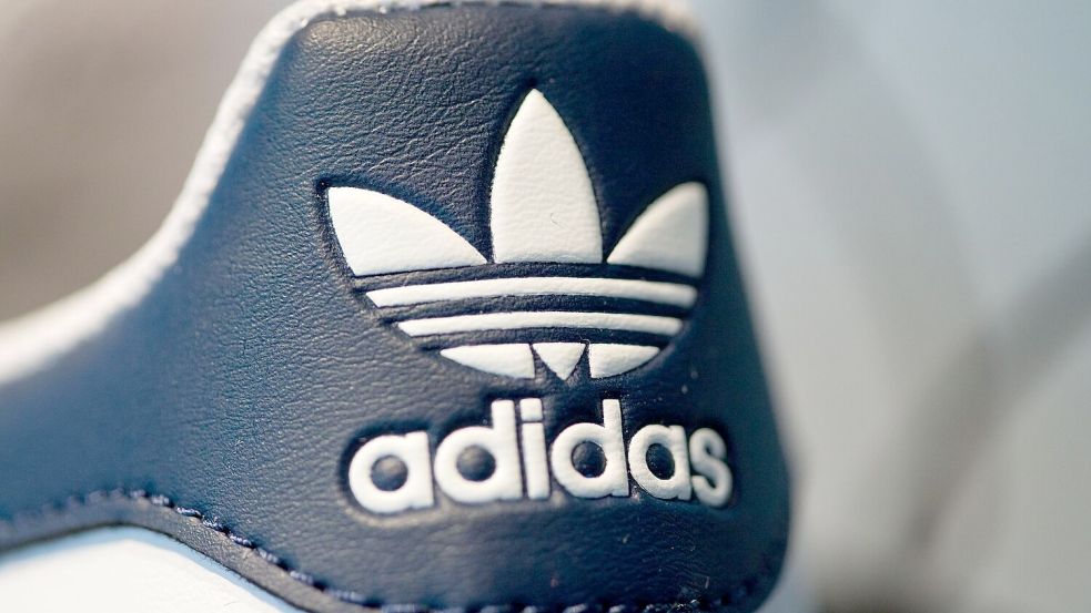 Adidas verlässt die Tarifbindung (Symbolbild). Foto: Daniel Karmann/dpa