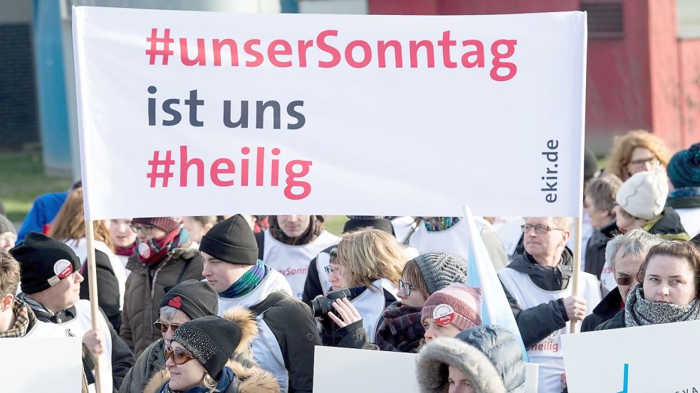 Gegen geplante Gesetzesreformen haben Kirchen und Gewerkschaften demonstriert. (Archivbild) Foto: Federico Gambarini/dpa