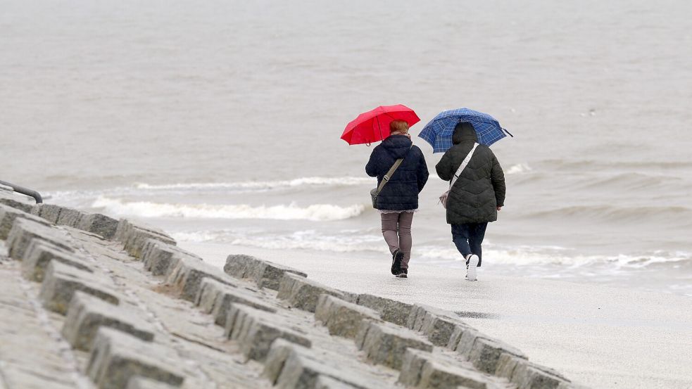 Der Urlaub an der Nordsee fällt für viele Menschen dieses Jahr ins Wasser. Foto: dpa/Volker Bartels