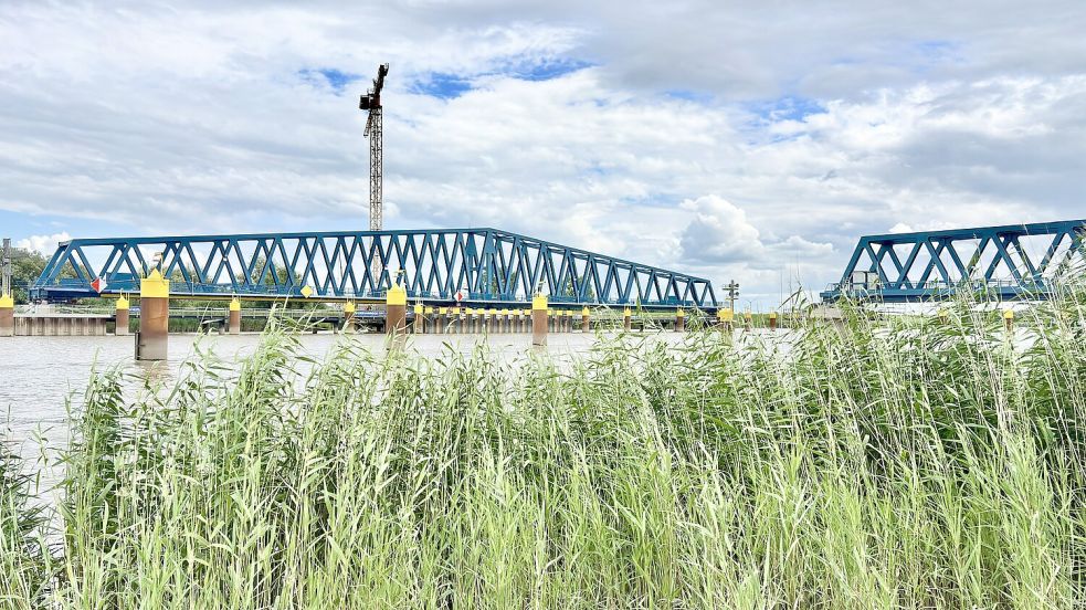 Der Neubau der Friesenbrücke ist weit fortgeschritten. Foto: Klaus Ortgies