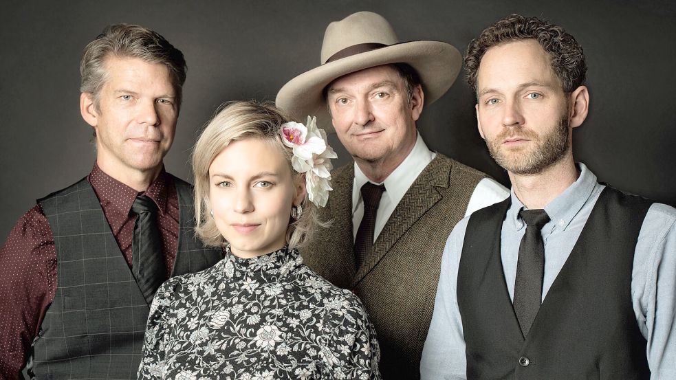 „American Folk Revival“ mit (von links): Hervé Jeanne (Kontrabass), Corinna Fiedler (Gesang), Kristian Sand (Gesang/Gitarre), Karsten Brudy (Dobro, Pedal Steel, Trompete).Foto: Martin Huch