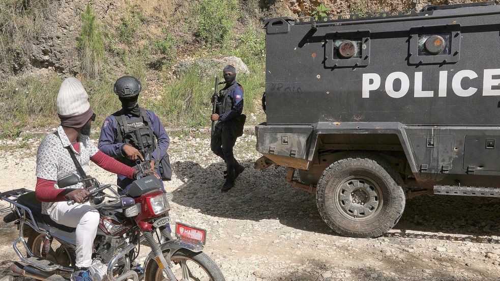 Die Ausnahmesituation soll den Behörden die erforderlichen Mittel geben, um Sicherheit und Frieden wiederherzustellen. (Archivbild) Foto: Odelyn Joseph/AP/dpa