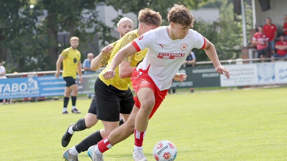 Klaas Bikker schoss zwar kein Tor, aber er beschäftigte die Abwehr des TuS Hinte.