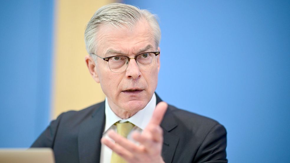 Martin Werding, Mitglied des Sachverständigenrats zur Begutachtung der gesamtwirtschaftlichen Entwicklung, kritisiert die neuen Regelungen zur Altersvorsorge. Foto: Sebastian Gollnow/dpa