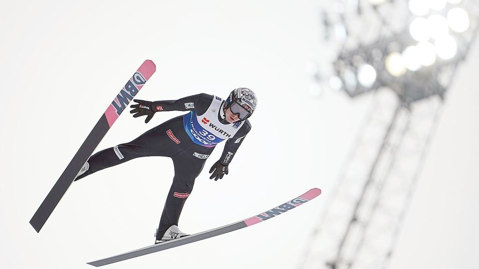 Verliert er nachträglich noch Gold? Norwegens Skispringer Marius Lindvik. Foto: Georg Hochmuth/APA/dpa