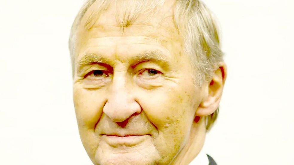 Hermann Ihnen (AWG-Fraktion) zählt mutmaßlich zu den Kritikern der Regenwassergebühr, war seit gut drei Jahren aber nicht mehr in Sitzungen des Auricher Stadtrates oder seiner Ausschüsse anwesend. Foto: Romuald Banik