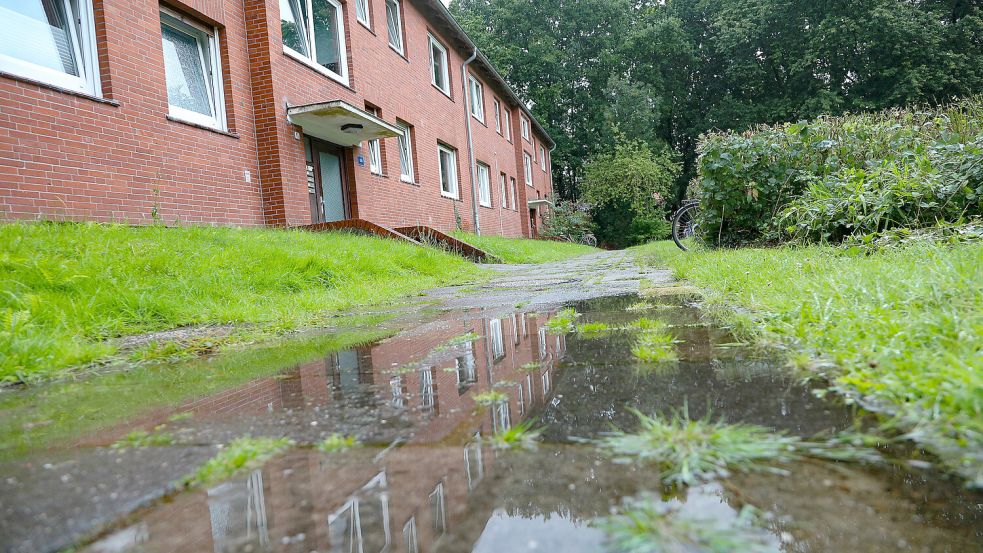 Beispielsweise in der Wiesenstraße (Foto) fließt der Niederschlag nicht immer schnell genug ab. Auch an der Kirchdorfer Straße und der Glupe ist ein wesentlicher Bestandteil der Erneuerung die Vergrößerung des Regenwasserkanals. Foto: Romuald Banik