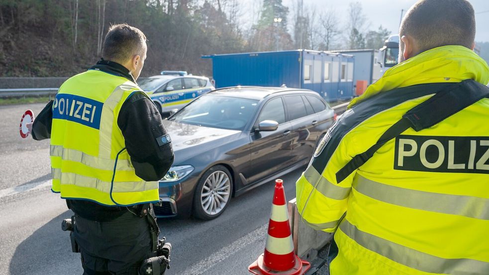 Seit vergangenem September wird an allen deutschen Grenzen kontrolliert. (Archivbild) Foto: Harald Tittel/dpa