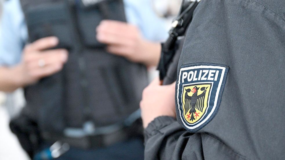 Bundespolizisten haben am Bremer Hauptbahnhof einen Ganderkeseer festgenommen, der im Regionalzug von Oldenburg nach Bremen zwei Frauen sexuell belästigt haben soll. Foto: Sven Hoppe