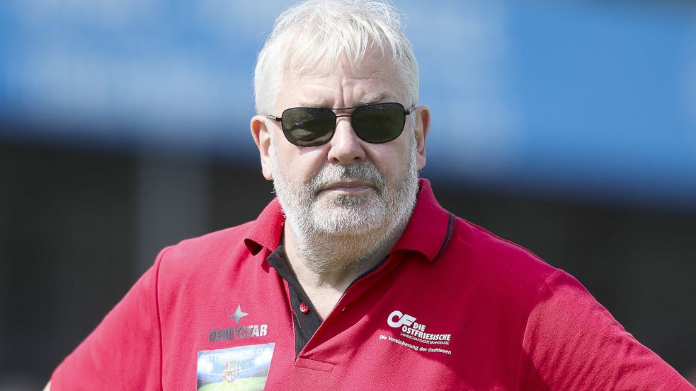 Manfred Bloem ist der Vater des Ostfriesland-Cups. Foto: Jens Doden/Emden