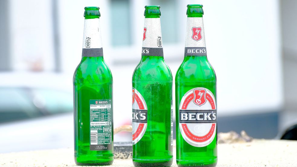 Die Organisatoren möchten, dass auf den Sportplätzen Becks-Bier ausgeschenkt wird. Foto: Imago