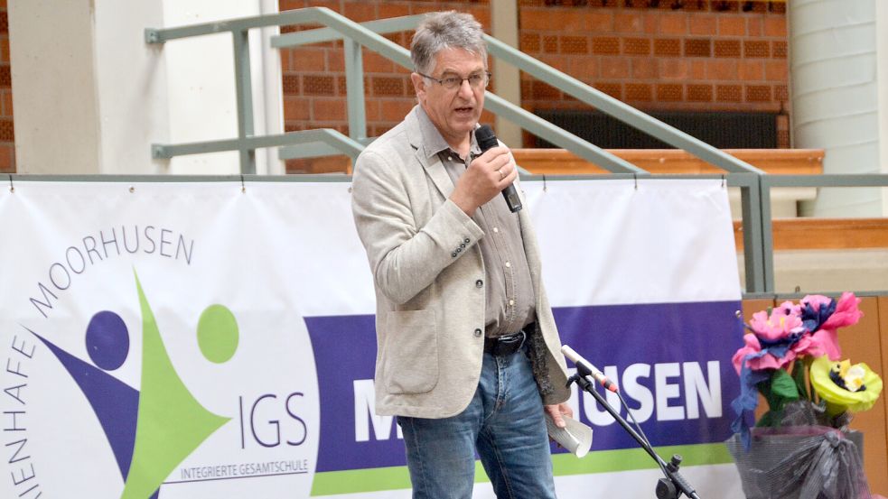 Schulleiter Kai-Dieter Hoop begrüßte die 131 Schüler. Foto: Aiko Recke