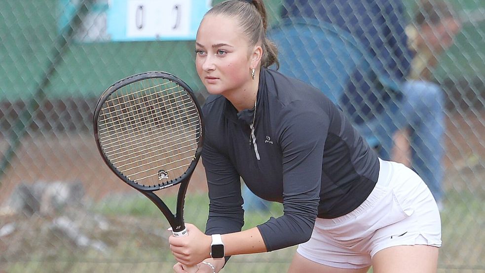 Seit einem Jahr studiert die Auricherin Xenia Jeromin an der East Carolina University Athletics in North Carolina. Dort trainiert und spielt sie fast täglich Tennis. Foto: Wilfried Gronewold