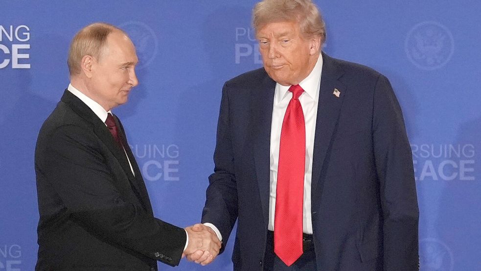 US-Präsident Donald Trump schwenkte nach dem Gipfel in Alaska auf die russische Linie ein. Foto: Jae C. Hong/AP/dpa