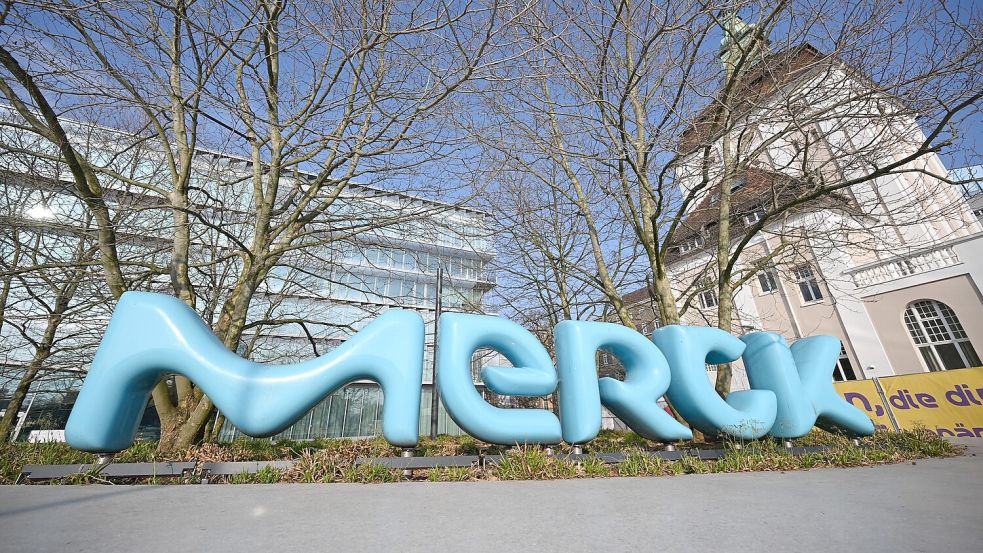 Der Pharmakonzern Merck bekommt grünes Licht für ein wichtiges Medikament. (Archivbild) Foto: Arne Dedert/dpa