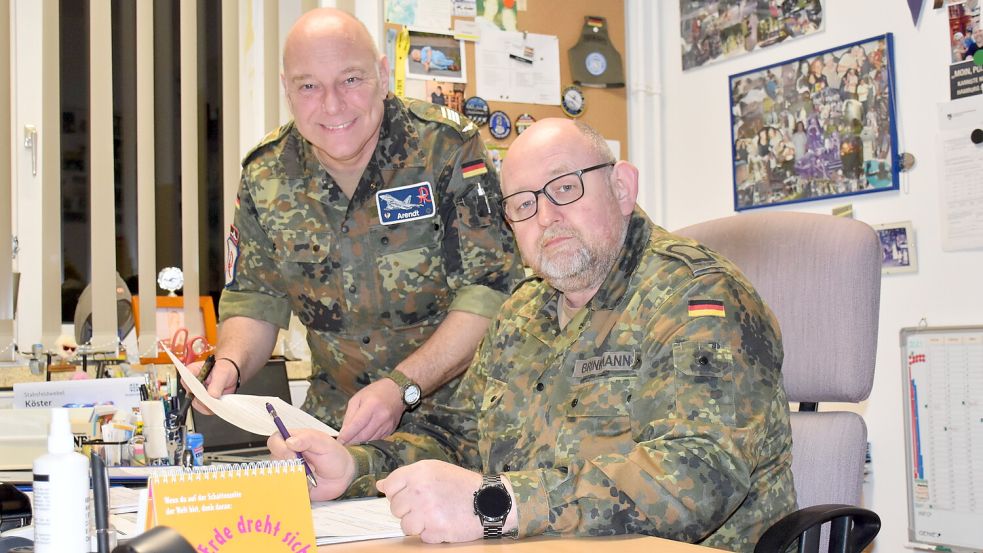 Führen eine lebendige Kameradschaft: Uwe Arend (links) und Joachim Brinkmann. Foto: Bernd Götting