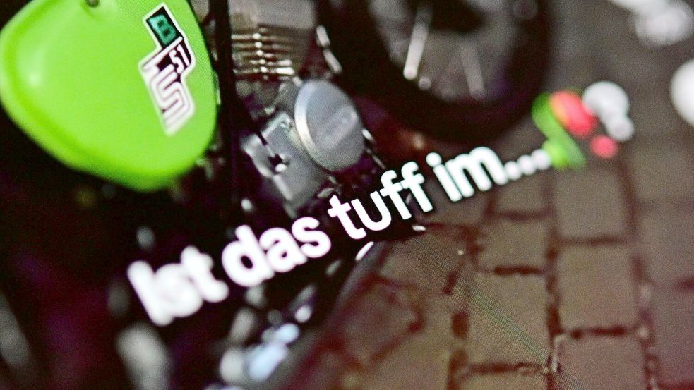 Auch Mopeds der Marke Simson tauchen häufig in den Videos auf. Foto: Sebastian Gollnow/dpa