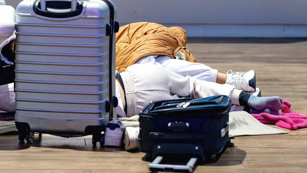 Decken statt Hotelzimmer: Zahlreiche europäische Airlines enttäuschen beim Umgang mit Kunden. Foto: IMAGO/Eibner