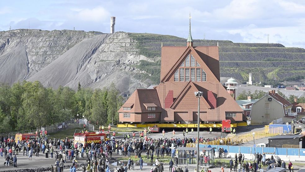 Ein Rahmenprogramm begleitet die Umsiedlung der Kirche. Foto: Fredrik Sandberg/TT News Agency/AP/dpa